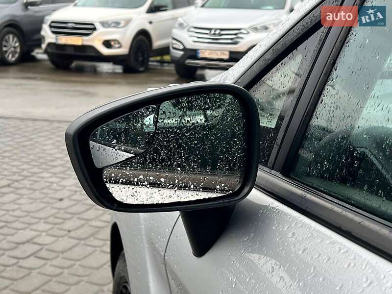 Седан Ford Fiesta 2015 в Львові