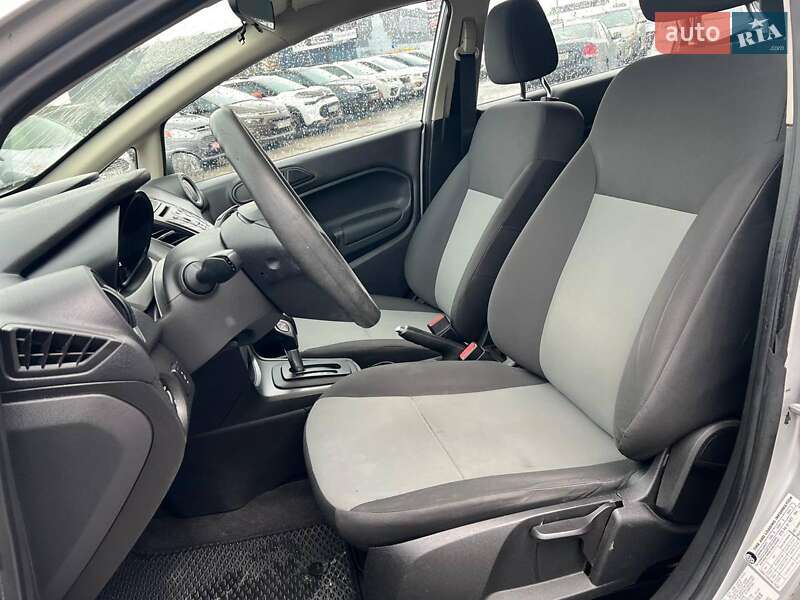 Седан Ford Fiesta 2015 в Львові