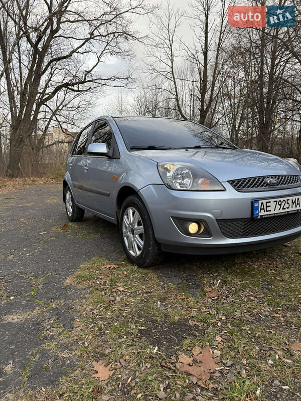 Хэтчбек Ford Fiesta 2007 в Долине