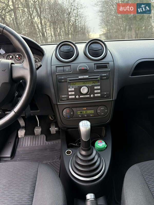 Хэтчбек Ford Fiesta 2007 в Долине