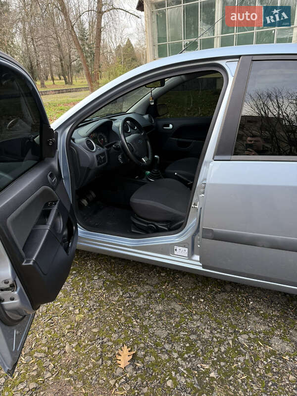 Хэтчбек Ford Fiesta 2007 в Долине