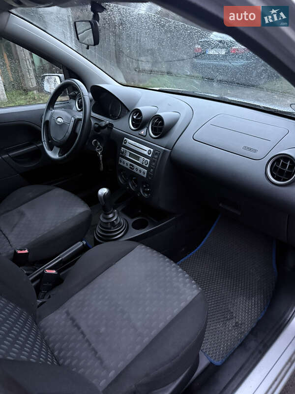 Хетчбек Ford Fiesta 2005 в Кременчуці