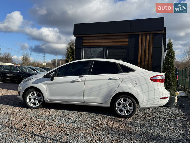 Седан Ford Fiesta 2016 в Дрогобичі
