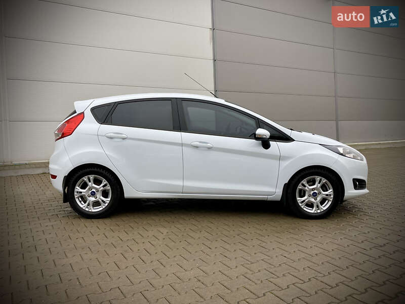 Хэтчбек Ford Fiesta 2015 в Киеве