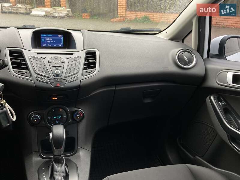 Хэтчбек Ford Fiesta 2015 в Киеве