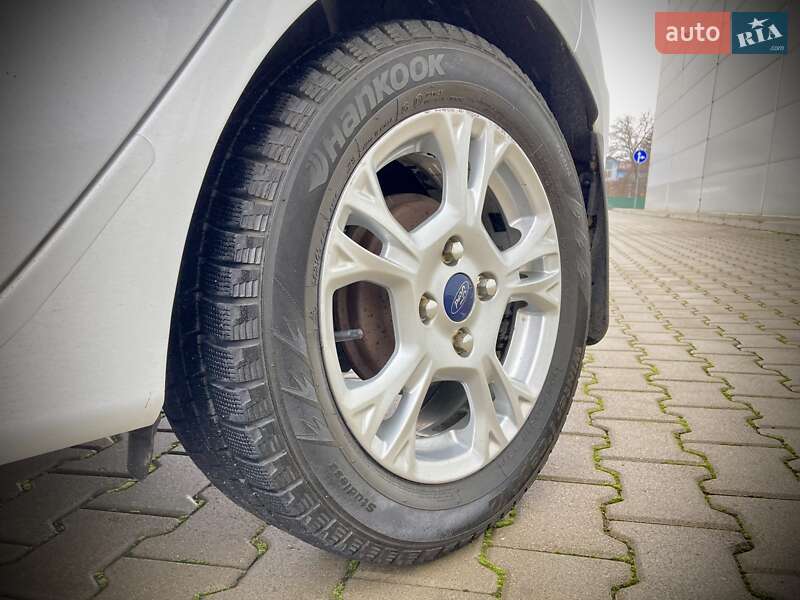 Хэтчбек Ford Fiesta 2015 в Киеве