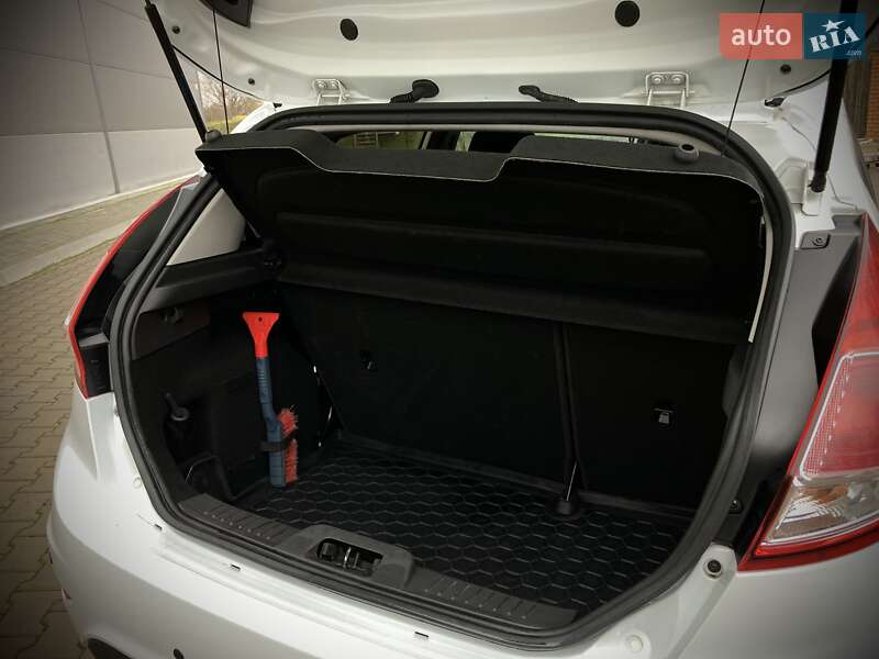 Хэтчбек Ford Fiesta 2015 в Киеве