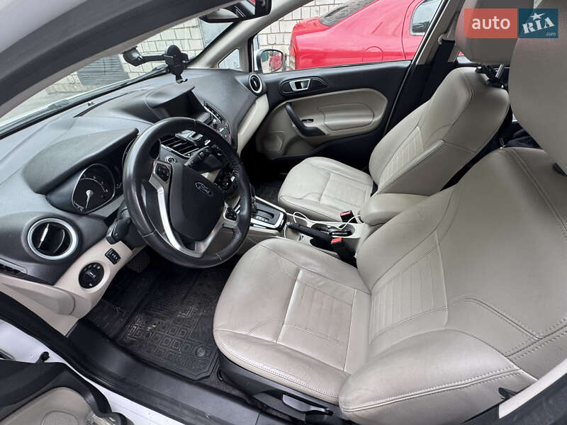 Седан Ford Fiesta 2015 в Вишгороді