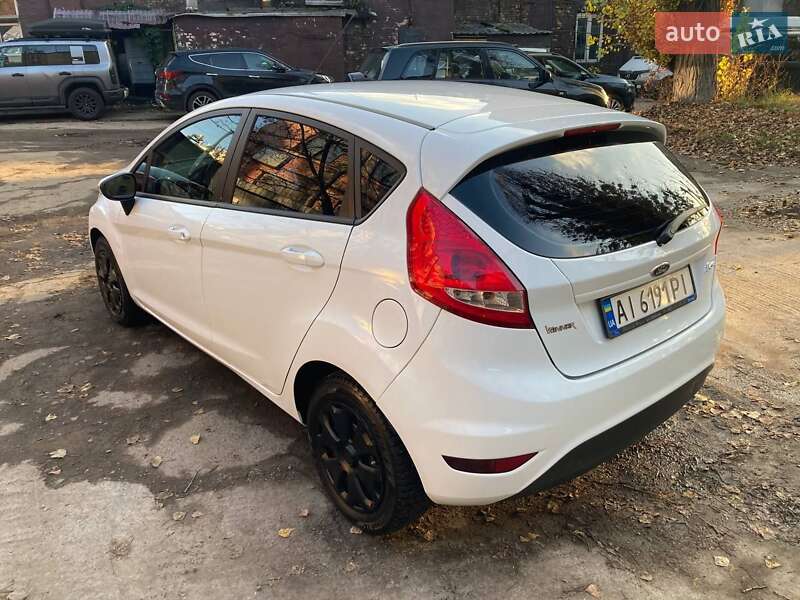 Хетчбек Ford Fiesta 2011 в Ірпені
