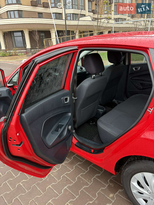 Хетчбек Ford Fiesta 2012 в Софіївській Борщагівці