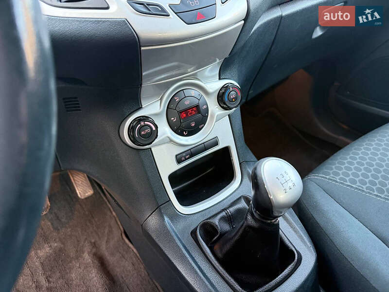 Хэтчбек Ford Fiesta 2012 в Стрые