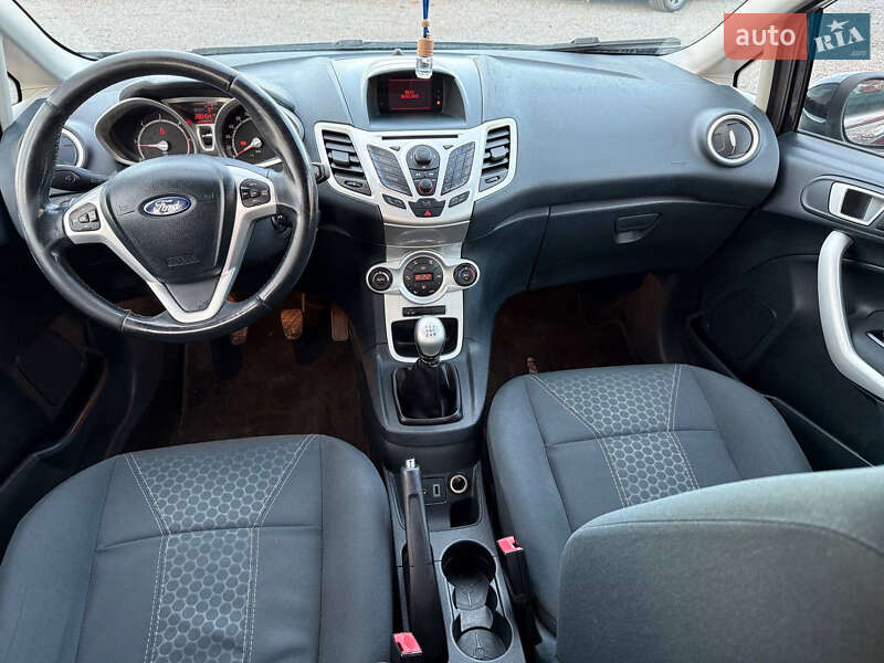 Хэтчбек Ford Fiesta 2012 в Стрые