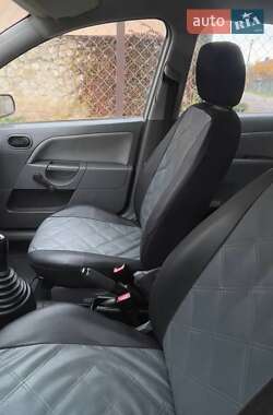 Хэтчбек Ford Fiesta 2003 в Здолбунове
