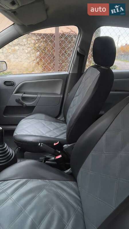 Хетчбек Ford Fiesta 2003 в Здолбуніві