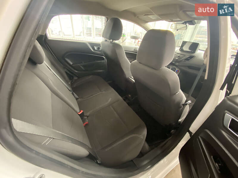 Седан Ford Fiesta 2013 в Николаеве