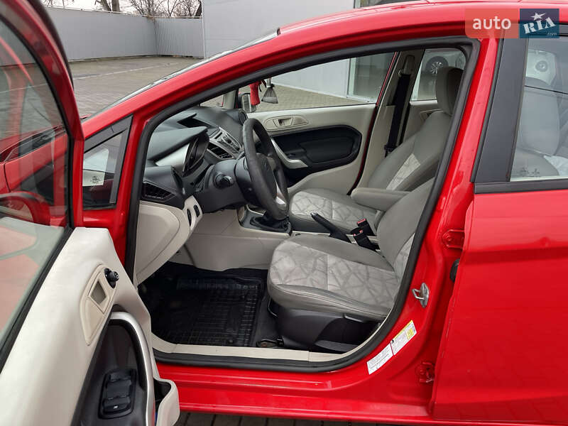 Хэтчбек Ford Fiesta 2012 в Полтаве