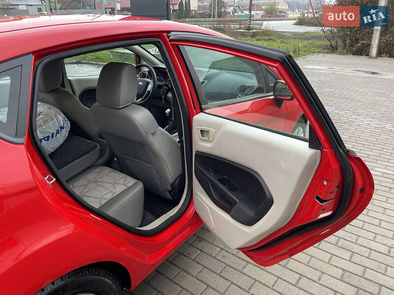 Хэтчбек Ford Fiesta 2012 в Полтаве