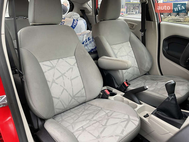 Хэтчбек Ford Fiesta 2012 в Полтаве