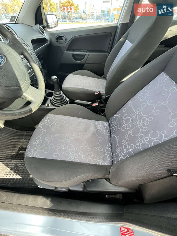 Хэтчбек Ford Fiesta 2006 в Киеве
