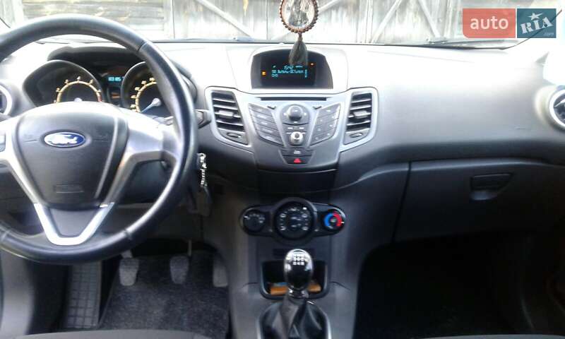 Хэтчбек Ford Fiesta 2013 в Маневичах