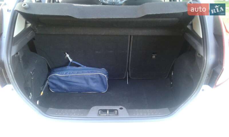 Хэтчбек Ford Fiesta 2013 в Маневичах