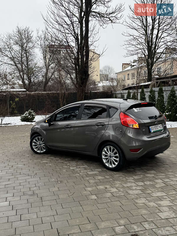 Хетчбек Ford Fiesta 2013 в Івано-Франківську