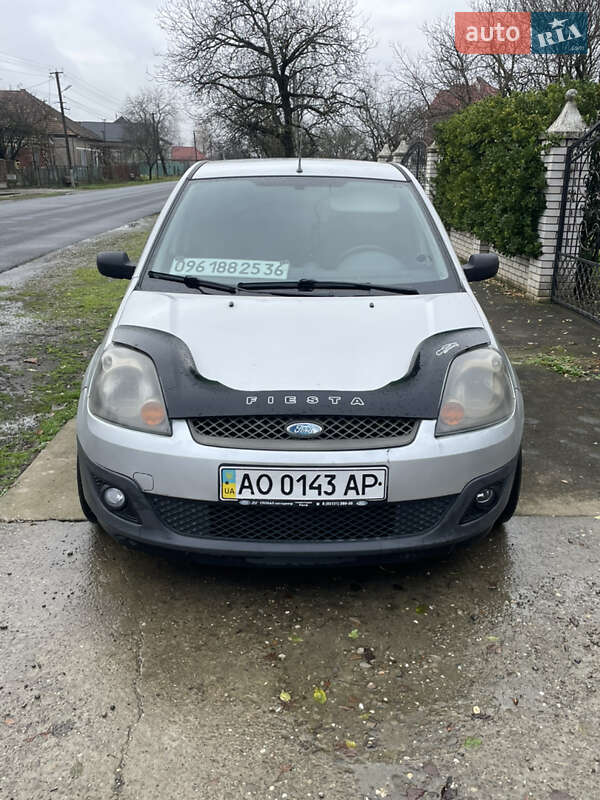 Хетчбек Ford Fiesta 2008 в Виноградові