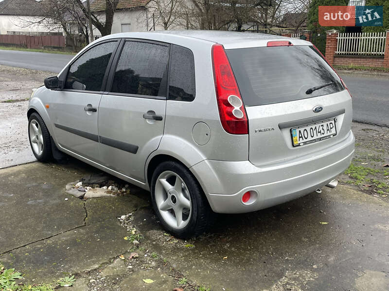 Хетчбек Ford Fiesta 2008 в Виноградові