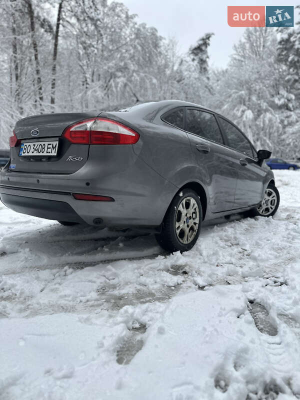Седан Ford Fiesta 2013 в Львові