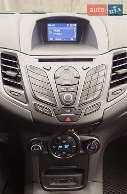 Хэтчбек Ford Fiesta 2016 в Киеве