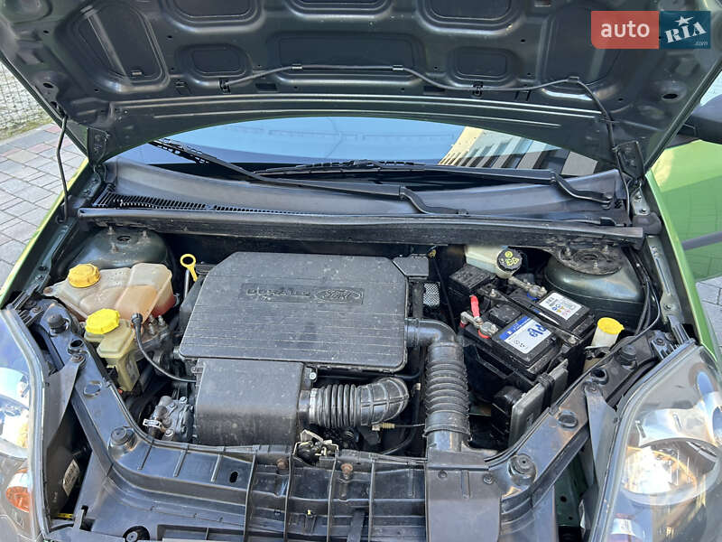 Хетчбек Ford Fiesta 2006 в Івано-Франківську