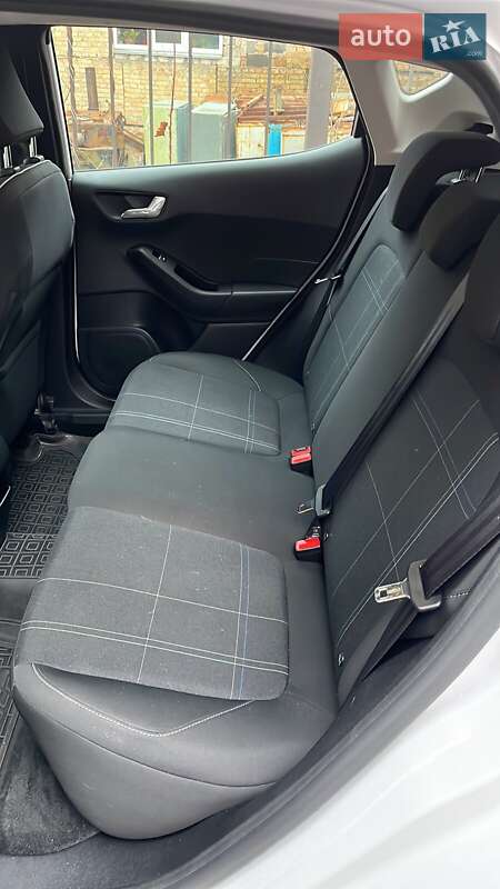 Хэтчбек Ford Fiesta 2017 в Киеве