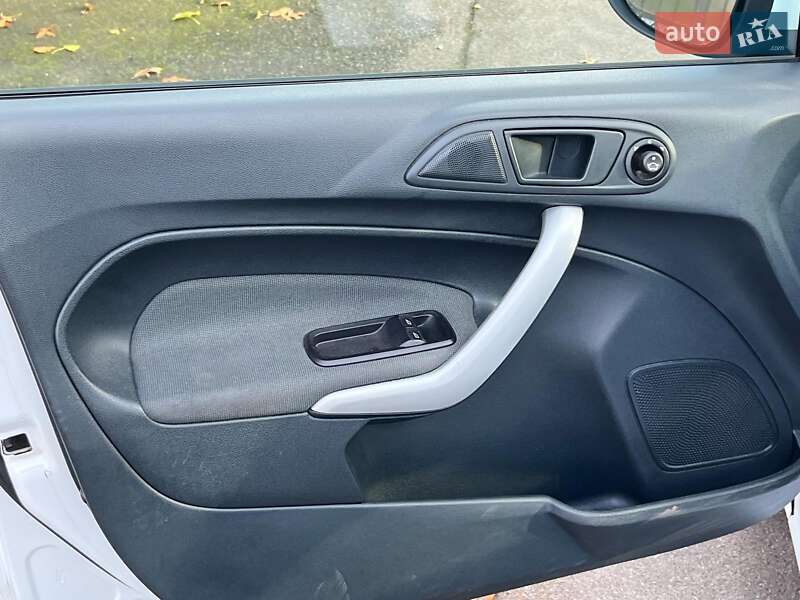 Хетчбек Ford Fiesta 2012 в Києві