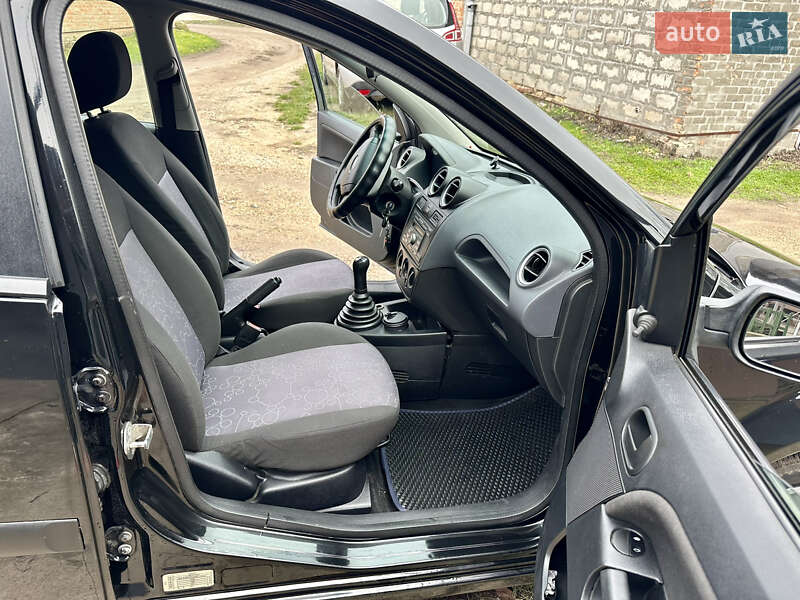 Хетчбек Ford Fiesta 2006 в Кропивницькому