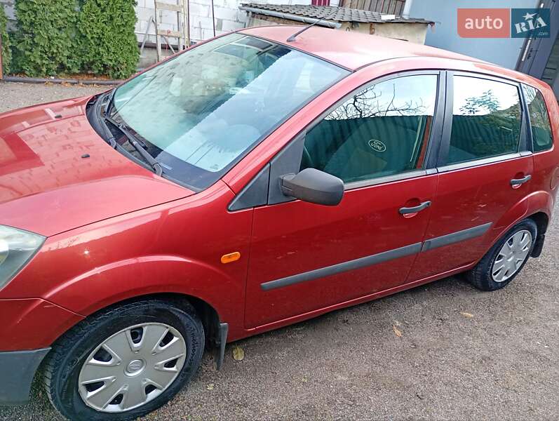 Хетчбек Ford Fiesta 2006 в Черкасах
