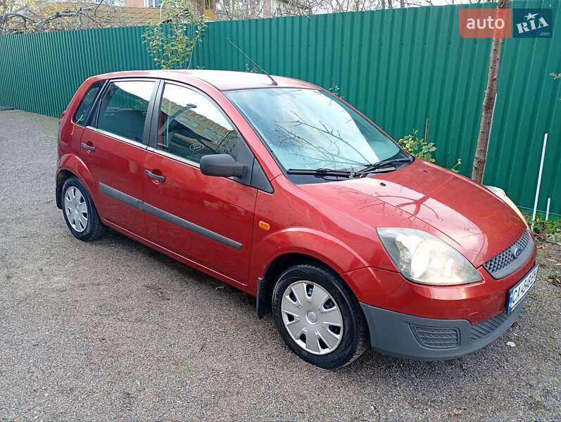 Хетчбек Ford Fiesta 2006 в Черкасах