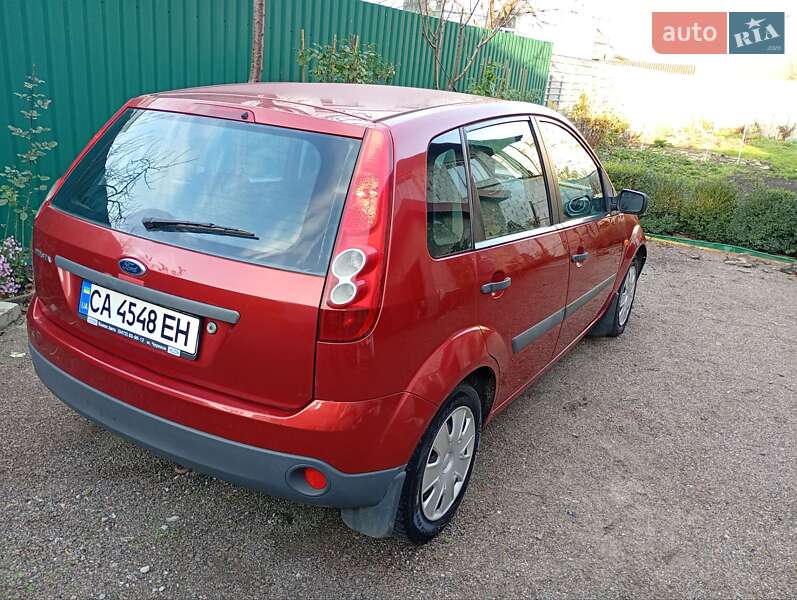 Хетчбек Ford Fiesta 2006 в Черкасах