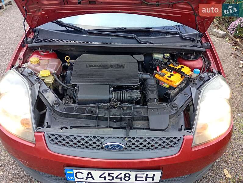 Хетчбек Ford Fiesta 2006 в Черкасах