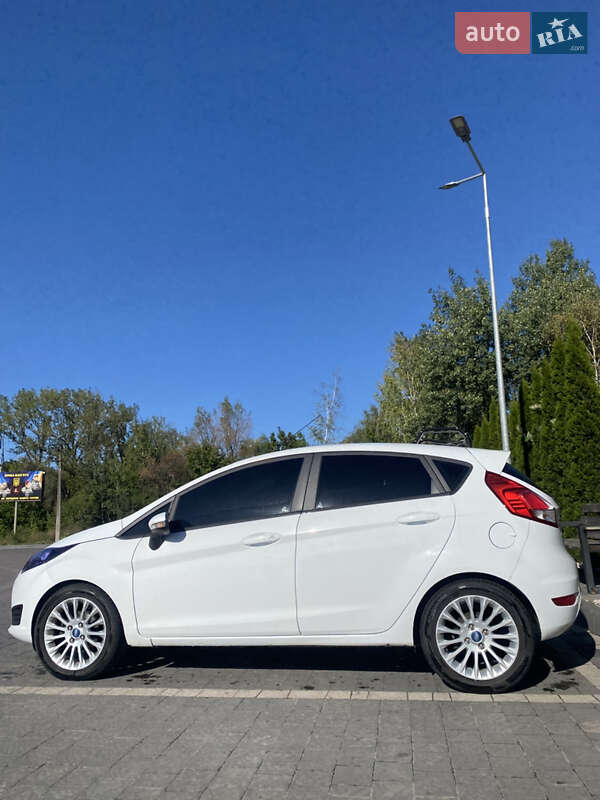 Хетчбек Ford Fiesta 2014 в Надвірній