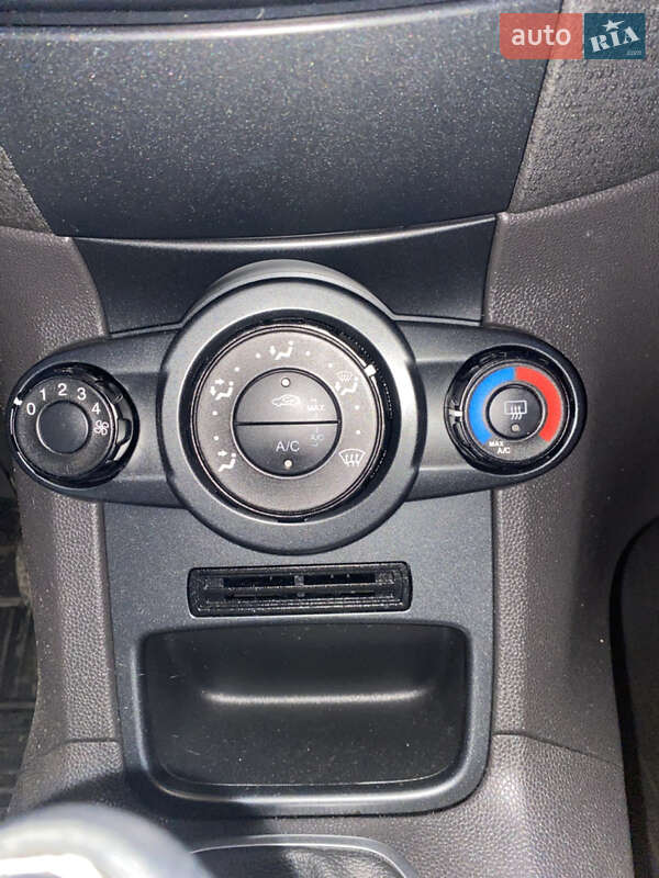 Хетчбек Ford Fiesta 2014 в Надвірній