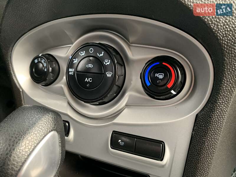 Седан Ford Fiesta 2015 в Бердичеве