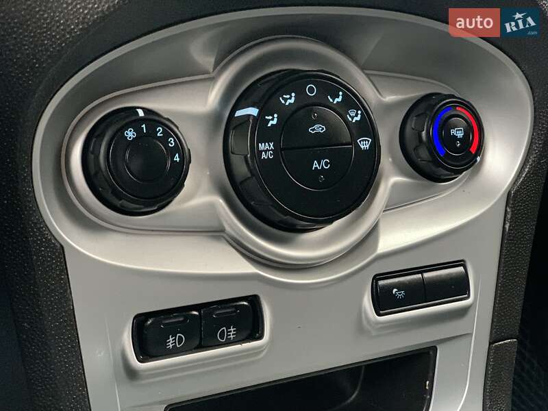 Седан Ford Fiesta 2015 в Бердичеве