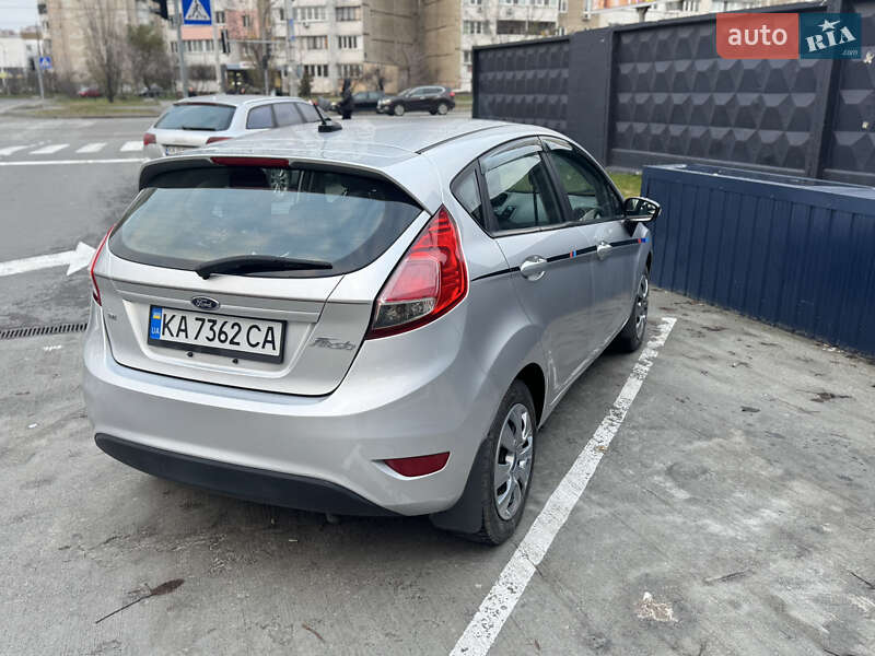 Хетчбек Ford Fiesta 2017 в Києві
