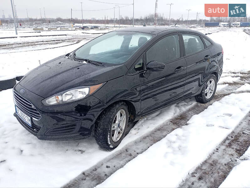 Седан Ford Fiesta 2018 в Львові