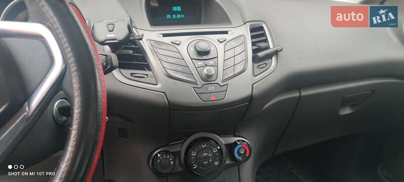 Хетчбек Ford Fiesta 2014 в Дніпрі