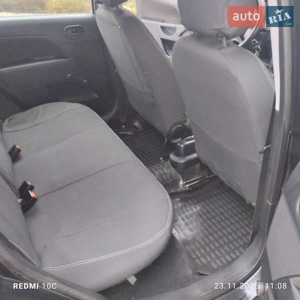 Хэтчбек Ford Fiesta 2004 в Вапнярке