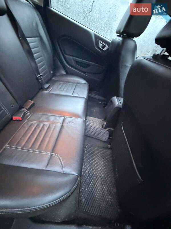 Хетчбек Ford Fiesta 2013 в Дніпрі