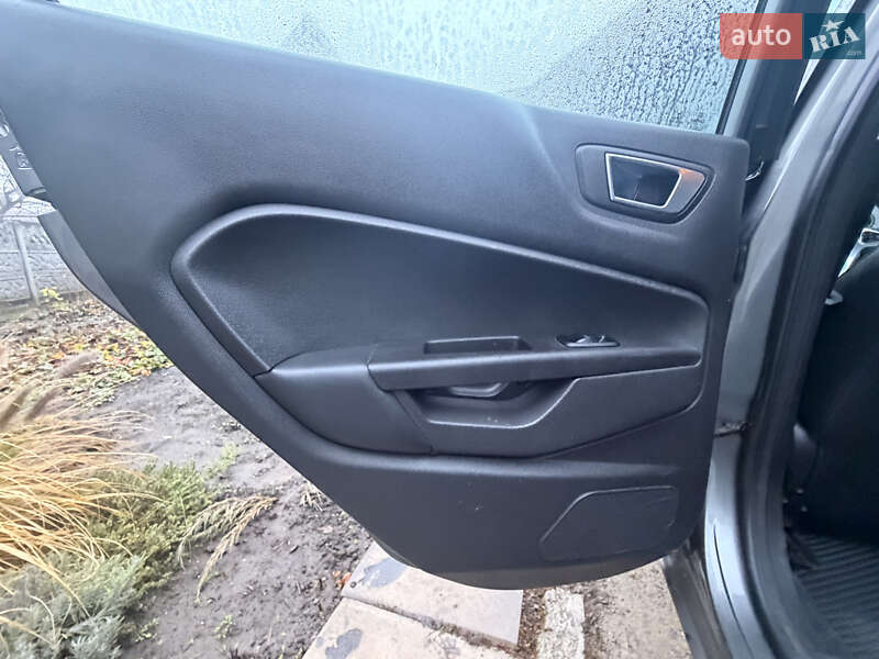 Хетчбек Ford Fiesta 2013 в Дніпрі