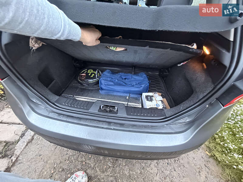 Хетчбек Ford Fiesta 2013 в Дніпрі