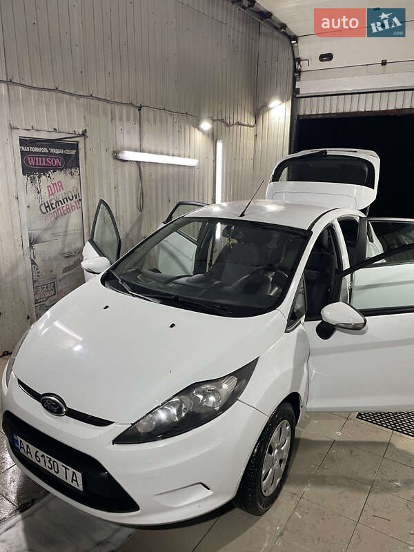 Хетчбек Ford Fiesta 2012 в Києві